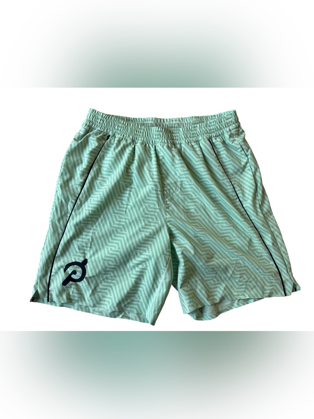 PELOTON OUTPUT 8” LINED PIPED TURIN SHORTS MENS LARGE